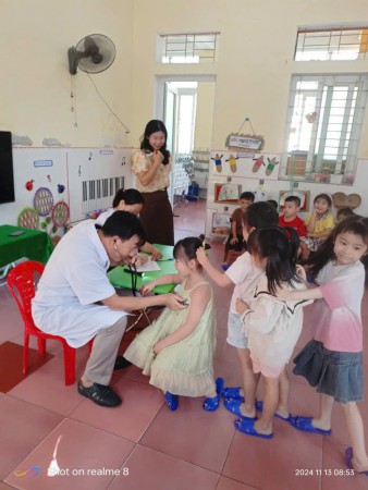 Khám sức khỏe định kỳ cho 505 trẻ mẫu giáo và nhà trẻ