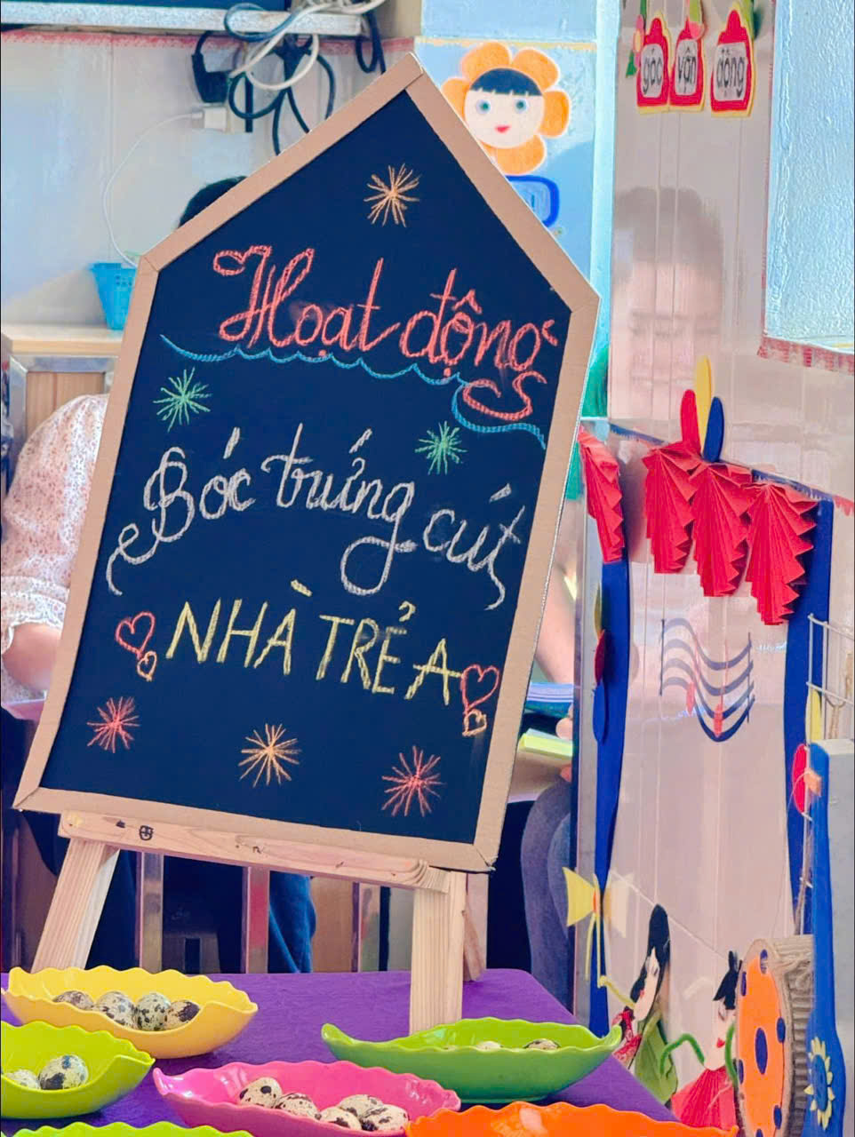 Dạy trẻ Kỹ Năng " Bóc Trứng Cút"