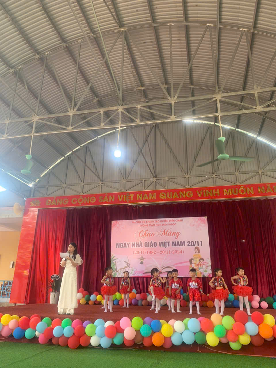 Văn nghệ chào mừng ngày nhà giáo việt Nam 20/11